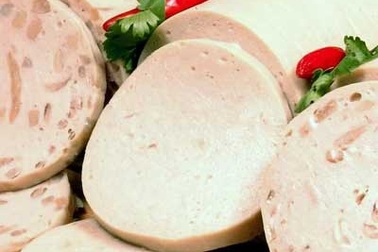 Phát hiện giò chả có hàn the bằng giấy tẩm nghệ