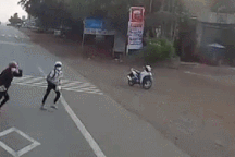 Hàng triệu người ra đường mỗi ngày, có mấy ai hành động đẹp được thế này?