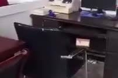 Hai vợ chồng lao vào “choảng” nhau ngay sau khi vừa ký giấy đăng ký kết hôn tại Trung Quốc