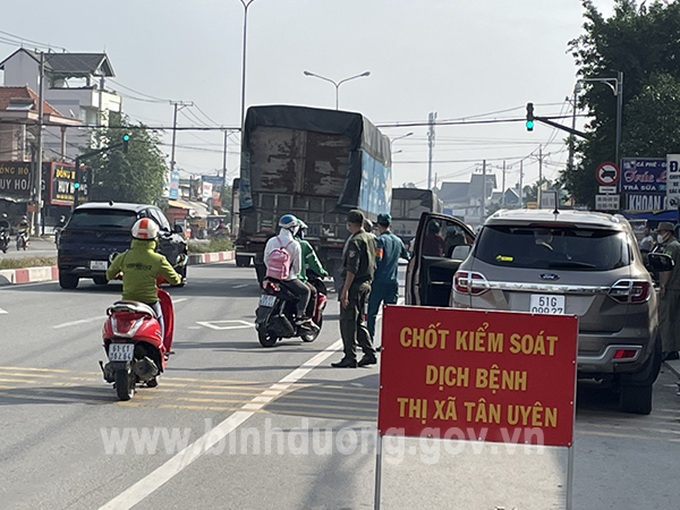 Bình Dương thực hiện giãn cách xã hội trên địa bàn Tân Uyên và Thuận An - Ảnh 2.