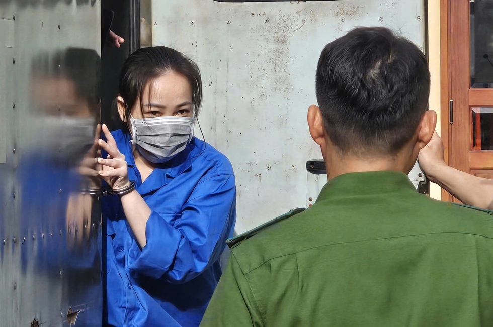 Khoảng lặng ở phiên tòa xét xử bị cáo đầu độc 4 người thân bằng xyanua - 1 Khoảng lặng ở phiên tòa xét xử bị cáo đầu độc 4 người thân bằng xyanua - 1