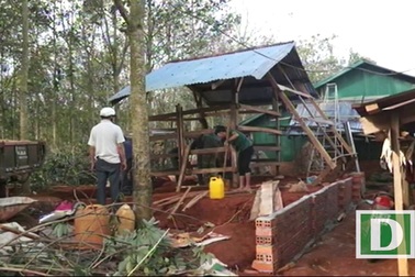 Gần 96 triệu đồng đến với ba anh em có bố mắc ung thư, ông bị mù