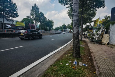 Người đàn ông nằm chết bất thường bên đại lộ ở TPHCM