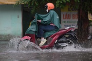 TPHCM và Nam Bộ mưa dông rải rác, có nơi mưa to