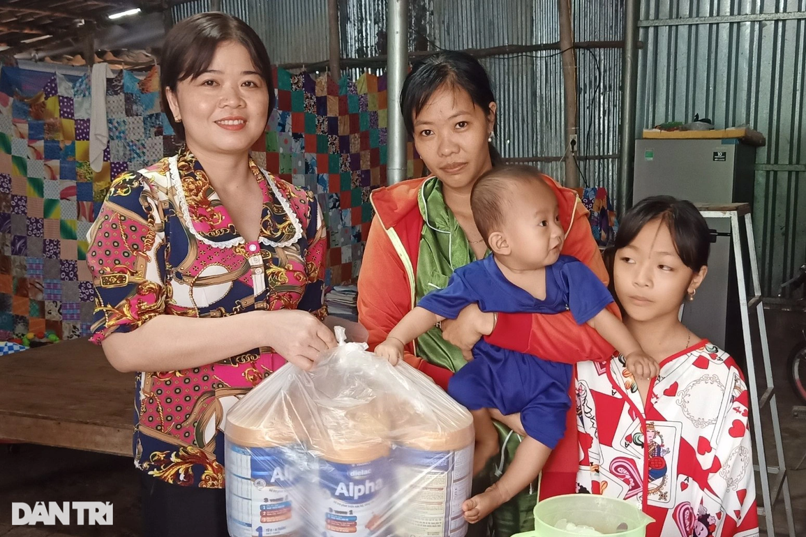 Bạn đọc Dân trí tiếp tục giúp hai con thơ mất cha vì Covid-19 sửa chữa nhà - 2 Bạn đọc Dân trí tiếp tục giúp hai con thơ mất cha vì Covid-19 sửa chữa nhà - 2