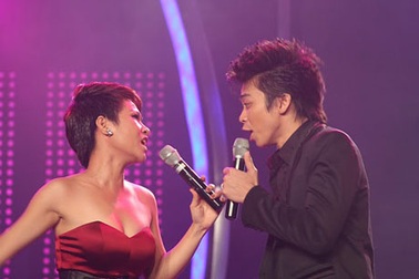 “Kẻ thay thế” Uyên Linh tỏa sáng