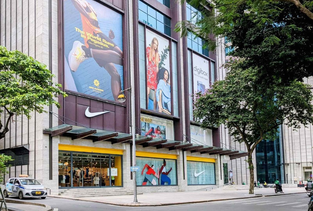 Thấy gì từ cuộc đổ bộ của thương hiệu quốc tế đình đám như Nike, Lush? - 1 Thấy gì từ cuộc đổ bộ của thương hiệu quốc tế đình đám như Nike, Lush? - 1