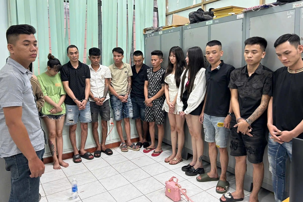 23 người dương tính với ma túy trong quán bar ở Bình Dương - 1 23 người dương tính với ma túy trong quán bar ở Bình Dương - 1