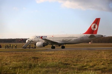 Máy bay Thổ Nhĩ Kỳ bị dọa đánh bom ở Đức