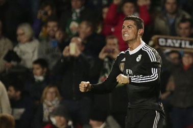 Pha bỏ lỡ bàn thắng khó tin của C.Ronaldo