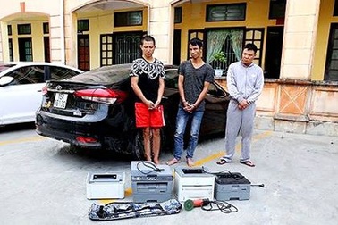 Thuê ô tô, rủ bạn về công ty cũ khống chế bảo vệ rồi cướp tài sản