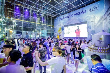 Giới trẻ Nha Trang ngóng chờ tuyết mùa hè