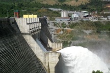 Phát triển thủy điện ồ ạt: Lợi ít, hại nhiều