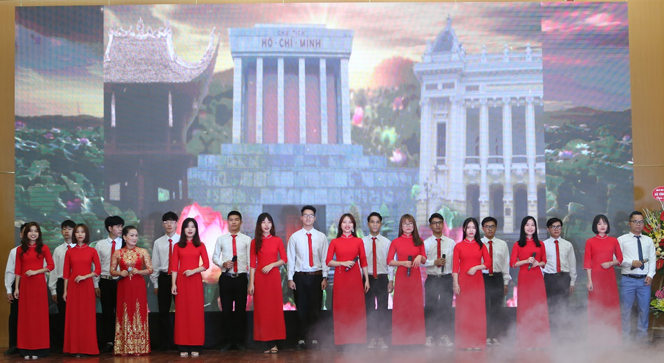 Khai giảng năm học mới, ĐH Công nghệ Giao thông Vận tải hướng về miền Trung - 2 Khai giảng năm học mới, ĐH Công nghệ Giao thông Vận tải hướng về miền Trung - 2
