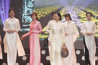 NSND Như Quỳnh lần đầu làm người mẫu