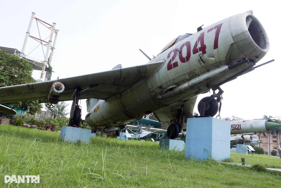 Tiễn biệt phi công Ace huyền thoại bắn rơi 6 chiến đấu cơ của Mỹ - 2 Tiễn biệt phi công Ace huyền thoại bắn rơi 6 chiến đấu cơ của Mỹ - 2