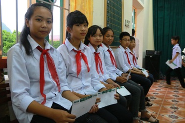 Trao 20 suất học bổng “Về Trường Sơn 2017” đến học sinh nghèo học giỏi Ninh Bình