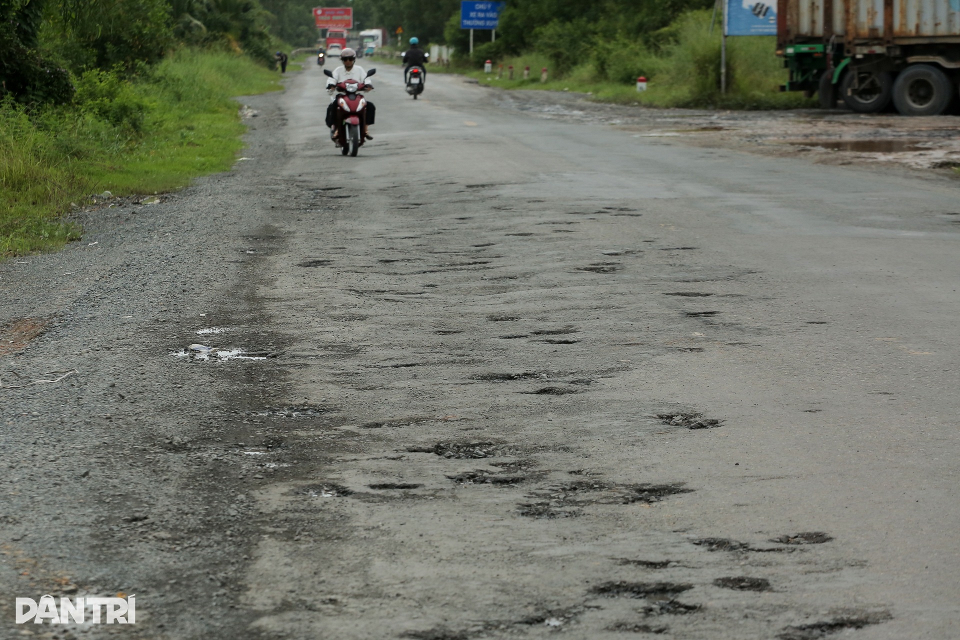 Quốc lộ 62 ở Tây Ninh xuống cấp nghiêm trọng, mặt đường chi chít “ổ gà” - 12 Quốc lộ 62 ở Tây Ninh xuống cấp nghiêm trọng, mặt đường chi chít “ổ gà” - 12