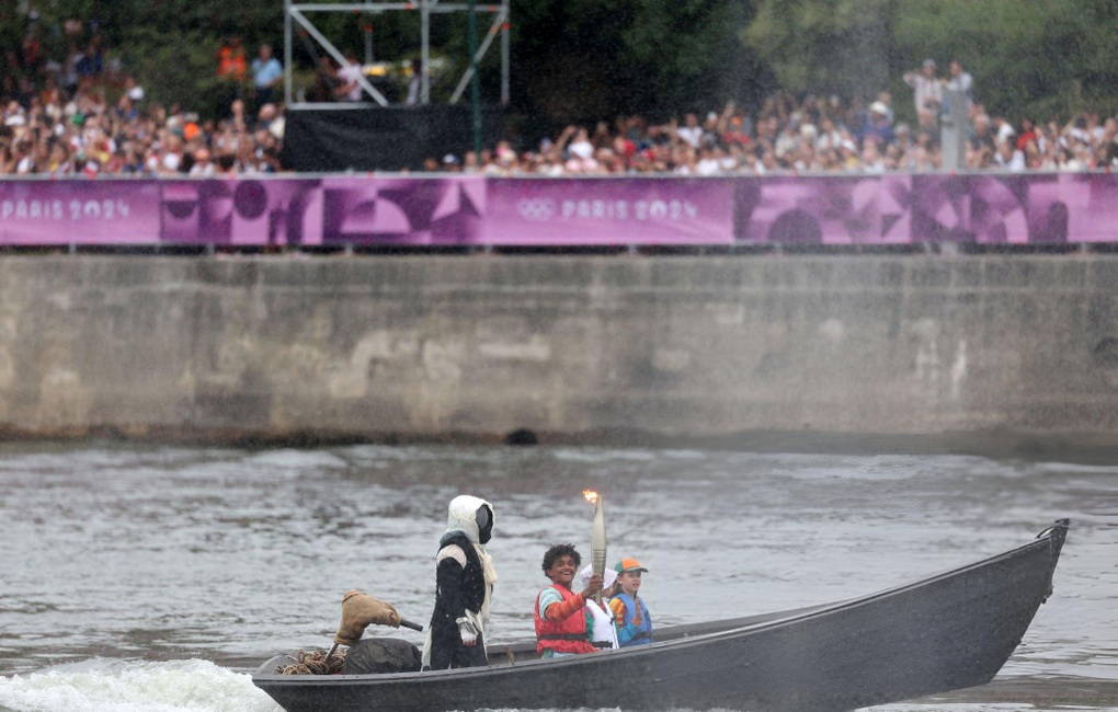 Khai mạc Olympic Paris 2024: Màn diễu hành độc đáo trên sông Seine - 7