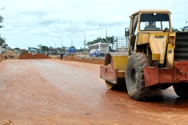 Xử nghiêm cán bộ cản trở giải phóng mặt bằng QL1A