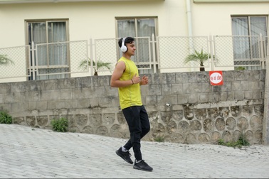 Chỉ 1-2 phút đi bộ giật lùi cũng mang lại lợi ích to lớn