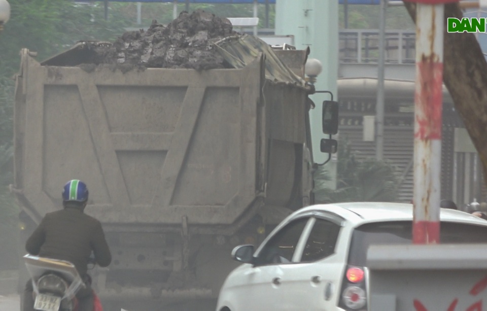 Hà Nội: Hãi hùng cảnh hổ vồ bất chấp pháp luật nghênh ngang giữa phố - 4 Hà Nội: Hãi hùng cảnh hổ vồ bất chấp pháp luật nghênh ngang giữa phố - 4
