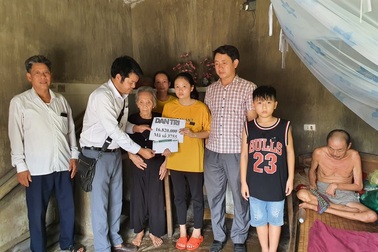 Bạn đọc Dân trí giúp đỡ gia đình thầy giáo ra đi đột ngột