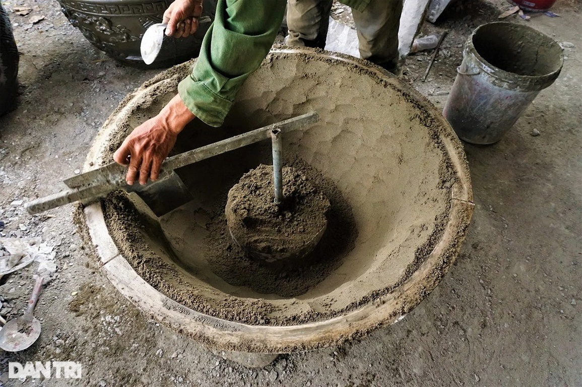 Gần Tết, thợ xoay chậu làm ngày, làm đêm không hết việc - 9 Gần Tết, thợ xoay chậu làm ngày, làm đêm không hết việc - 9