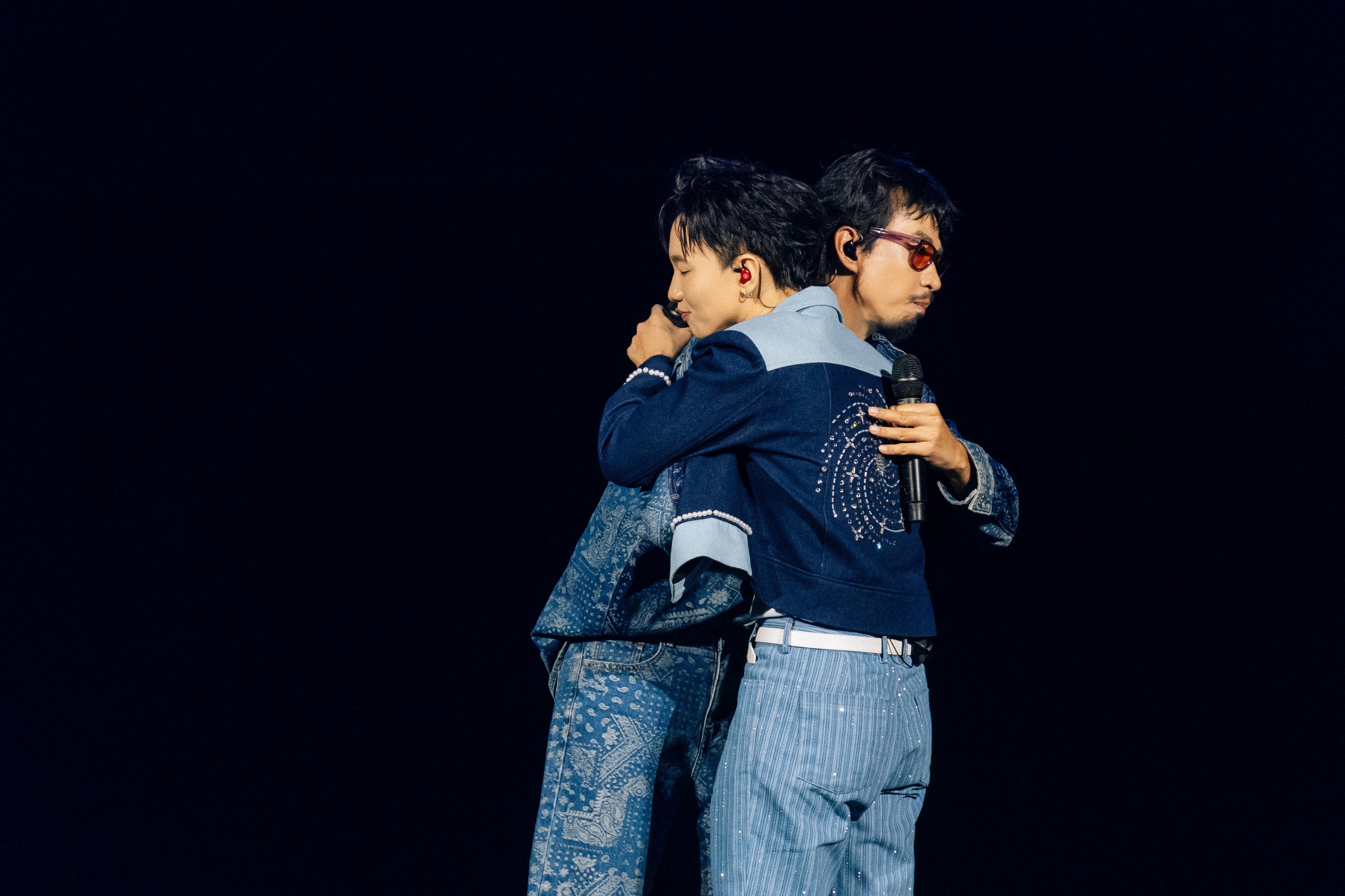 Hoàng Dũng lần đầu kết hợp cùng Đen, tương tác gây sốt tại concert - 3