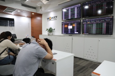 Cổ phiếu thi nhau về dưới mệnh giá, công ty chứng khoán kinh doanh ra sao?