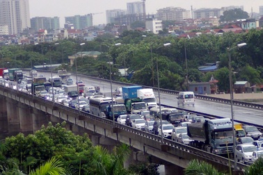 Hà Nội: Hàng nghìn ô tô “chết cứng” ở đường trên cao