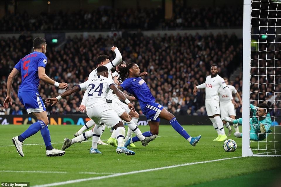 Bayern Munich đại thắng 6-0, Tottenham thăng hoa cùng HLV Mourinho - 4 Bayern Munich đại thắng 6-0, Tottenham thăng hoa cùng HLV Mourinho - 4
