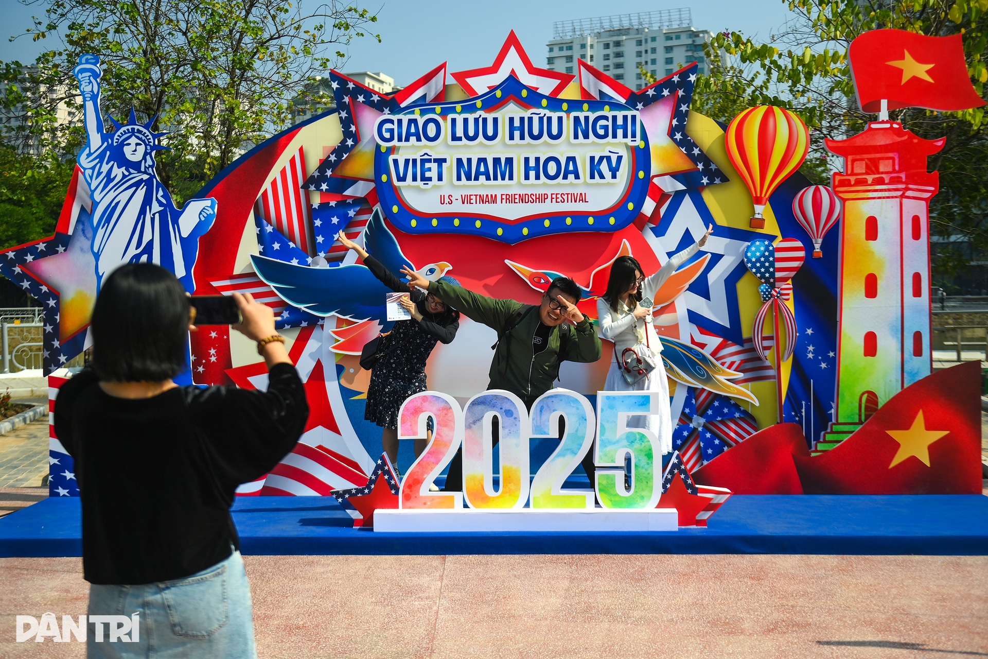 Hàng nghìn người tham gia Ngày hội hữu nghị Việt - Mỹ ở Hà Nội - 2