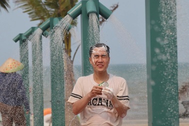 Du khách phàn nàn về dịch vụ tắm tráng, phường Cửa Lò lên tiếng