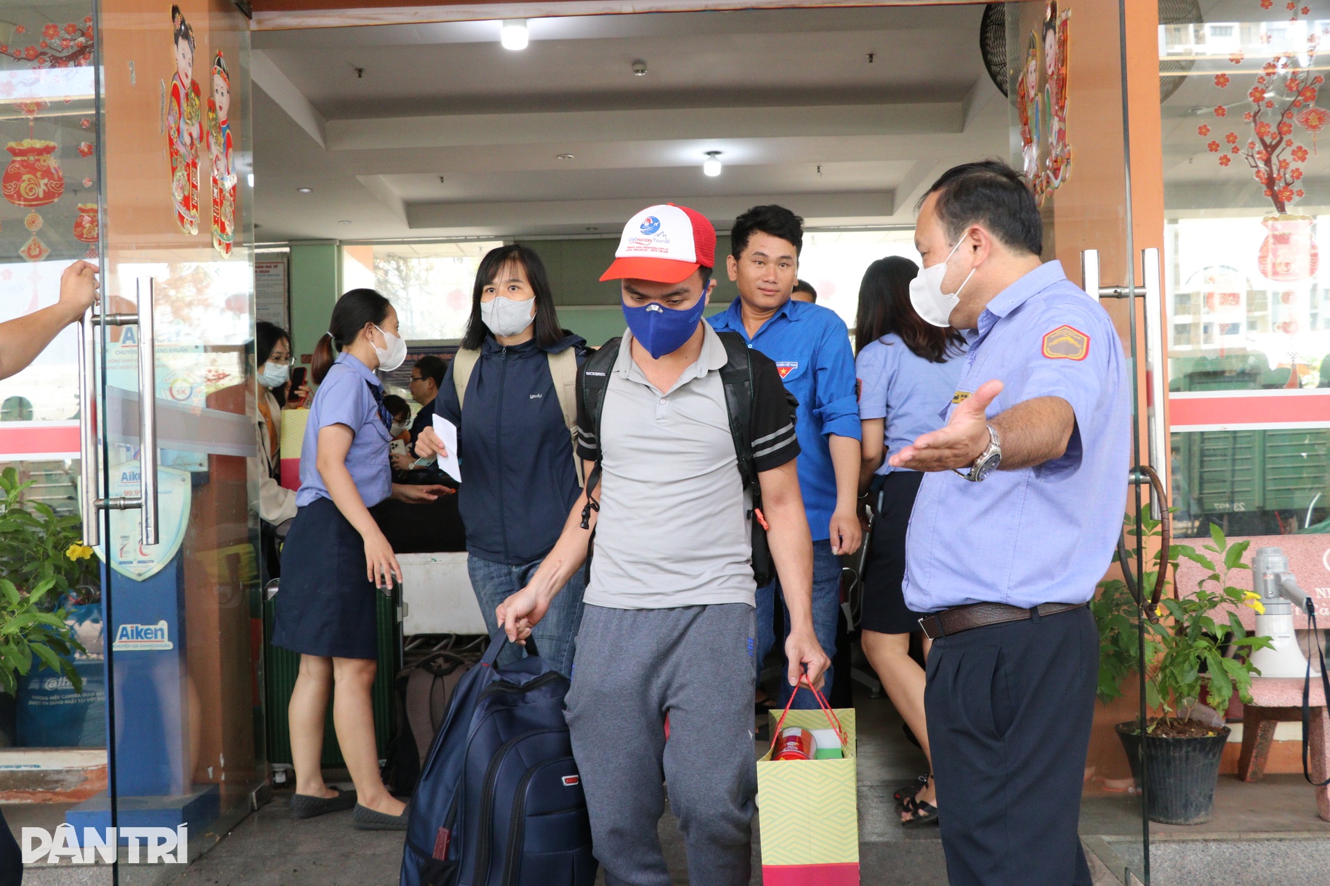 Nữ công nhân xúc động khi về Tết sau 23 năm trên Chuyến tàu Công đoàn - 7