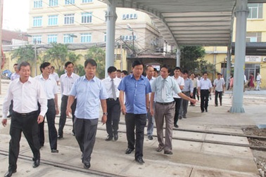 Ga Hà Nội xoá cảnh bắt khách đội mưa, dãi nắng