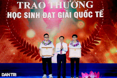 Nghệ An: Tuyên dương học sinh đạt giải quốc tế, quốc gia, điểm cao