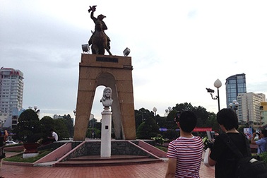 Ngắm biểu tượng của TPHCM trước giờ di dời