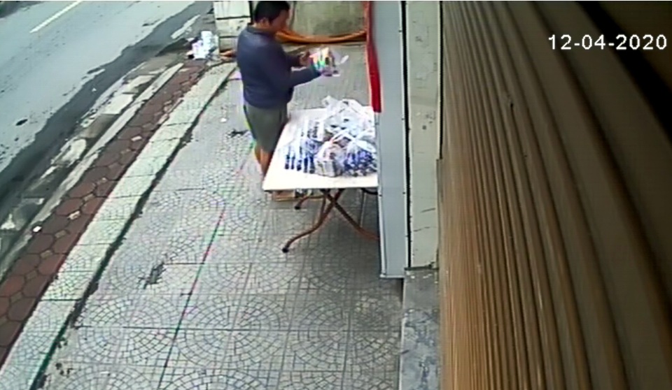 Người phụ nữ “vét sạch” các phần quà giúp người nghèo giữa dịch Covid-19 - 1