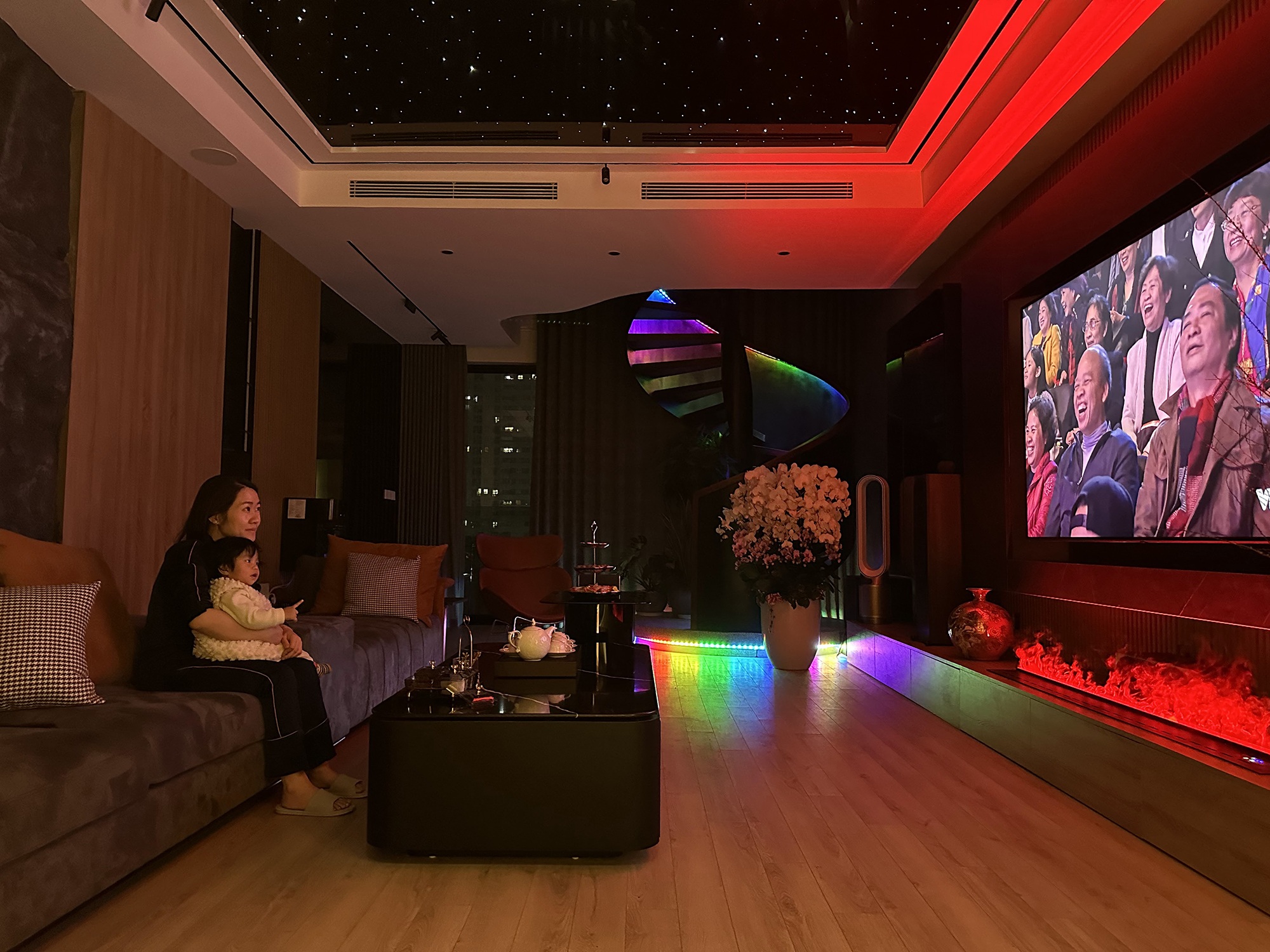 9X Hà Nội chi 8 tỷ làm nhà thông minh, chỉ giơ tay cất giọng là xoay đủ thứ - 4 9X Hà Nội chi 8 tỷ làm nhà thông minh, chỉ giơ tay cất giọng là xoay đủ thứ - 4