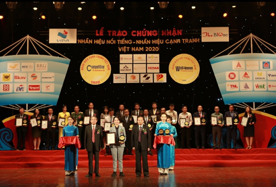 Xi măng Vicem Hải Phòng nỗ lực bứt phá với giải thưởng “Top 50 nhãn hiệu nổi tiếng Việt Nam 2020” - 3 Xi măng Vicem Hải Phòng nỗ lực bứt phá với giải thưởng “Top 50 nhãn hiệu nổi tiếng Việt Nam 2020” - 3