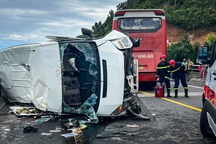 Xe chở đoàn người đi ăn cưới gặp nạn nghiêm trọng trên cao tốc