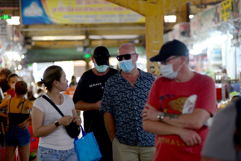 Chợ Bến Thành ế ẩm.jpg