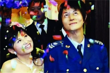 Chuyện tình cảm động của người lính có gương mặt biến dạng