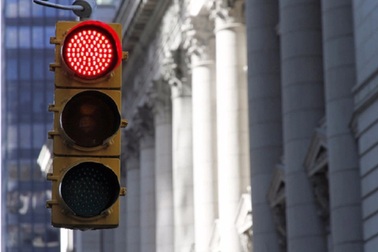 Thanh niên điều chỉnh đèn tín hiệu giao thông chỉ hiện màu đỏ ở TPHCM