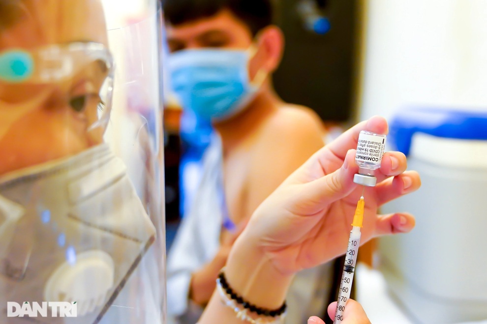 TPHCM: Tiêm vắc xin Covid-19 cho sinh viên Ký túc xá trường ĐH Bách khoa - 1 TPHCM: Tiêm vắc xin Covid-19 cho sinh viên Ký túc xá trường ĐH Bách khoa - 1