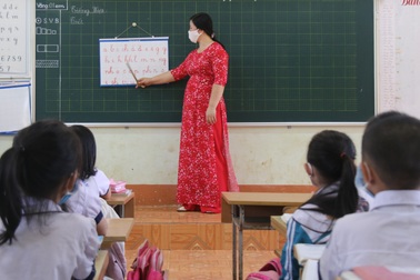 Vụ giáo viên phải "trả nợ" 5,5 tỷ đồng: Tạm dừng truy thu tiền