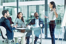 Tháp nhu cầu Maslow lý giải chuyện lương cao không giữ được nhân sự