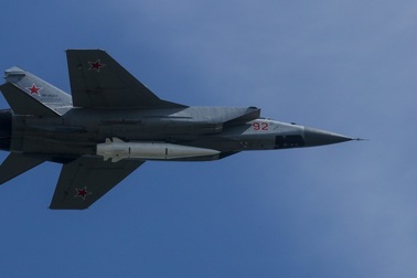 Mỹ thừa nhận không thể ngăn chặn vũ khí siêu thanh của Nga và Trung Quốc