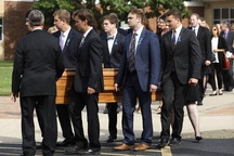 Hơn 2.000 người dự lễ tang sinh viên Mỹ trở về từ Triều Tiên